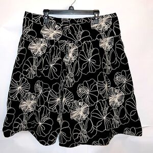 Chico's Women Black White Embroidered Floral A Line Skirt Size 2